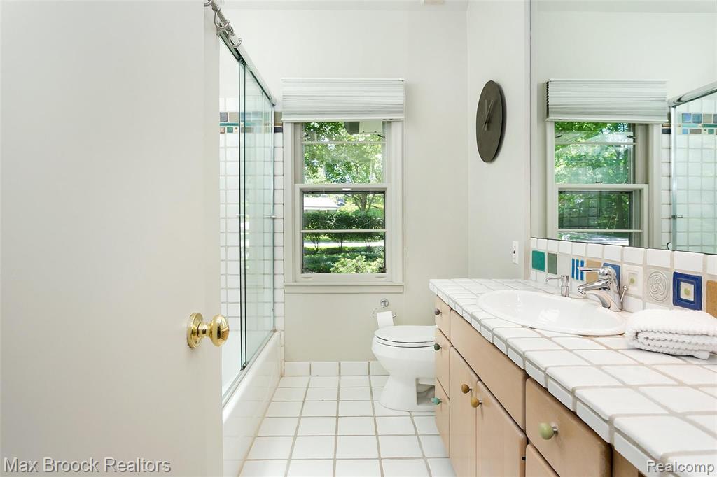 19248 Riverside Drive Beverly Hills, MI 48025 - Photo 25 of 54