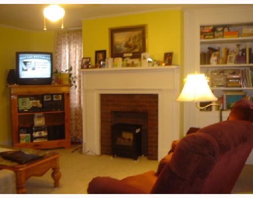 319 South Second Street Apollo, PA 15613 - Photo 3 of 15 Living Room.