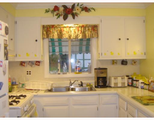 319 South Second Street Apollo, PA 15613 - Photo 7 of 15 Kitchen.