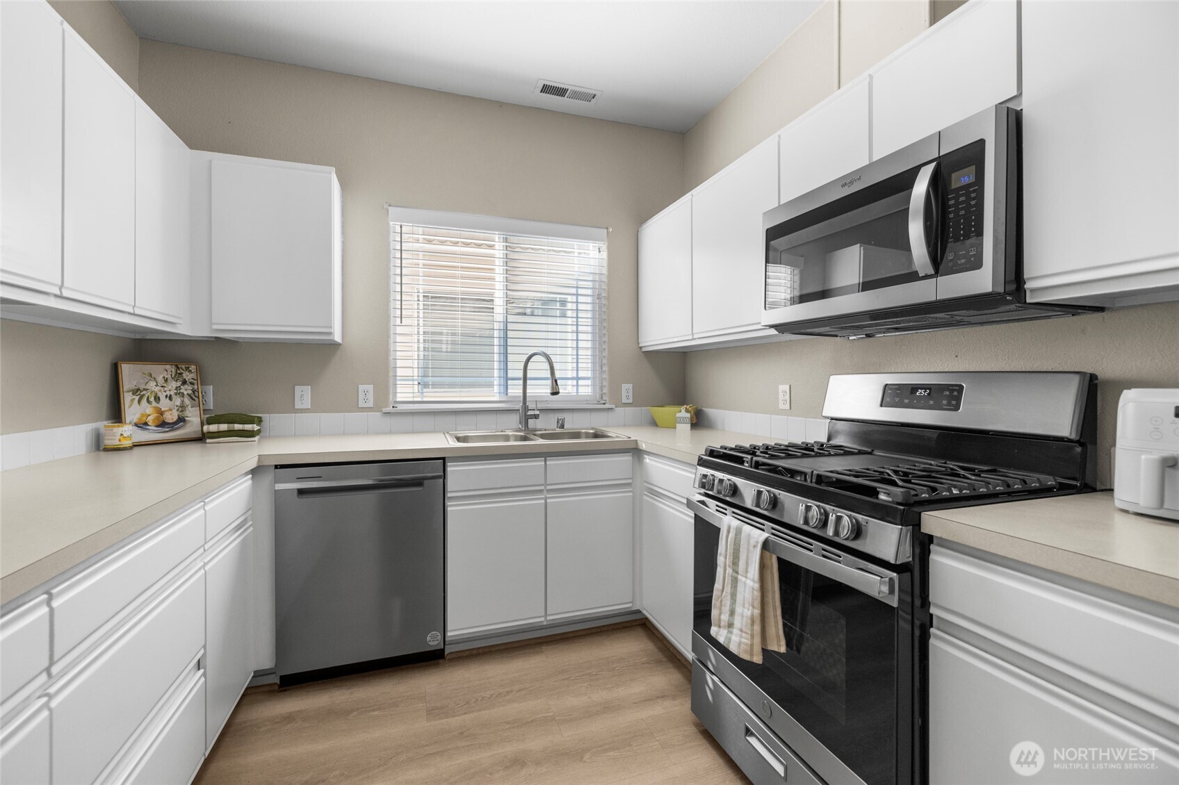 323 North Laventure Road, Unit D Mount Vernon, WA 98273 - Photo 18 of 28 Gallery Image 18