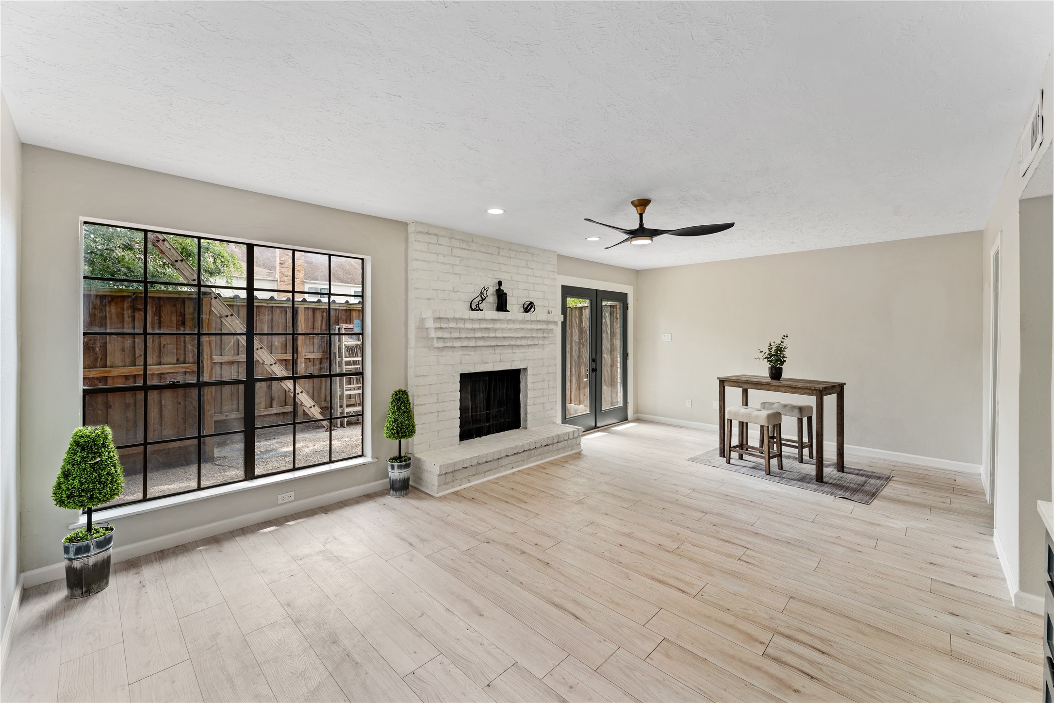 9425 Fondren Road Houston, TX 77074 - Photo 15 of 29 Another view of the family room.