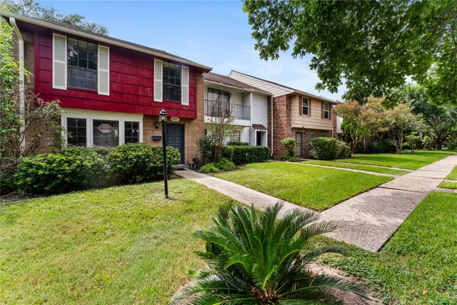 $2,100 | 9425 Fondren Road, Houston, TX 77074