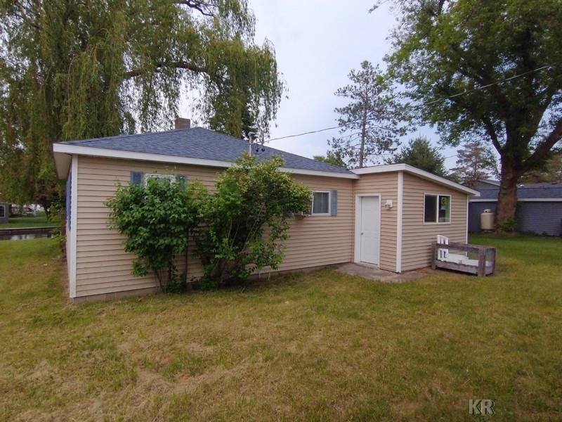 4272 Bay Road Gladwin, MI 48624 - Photo 4 of 20