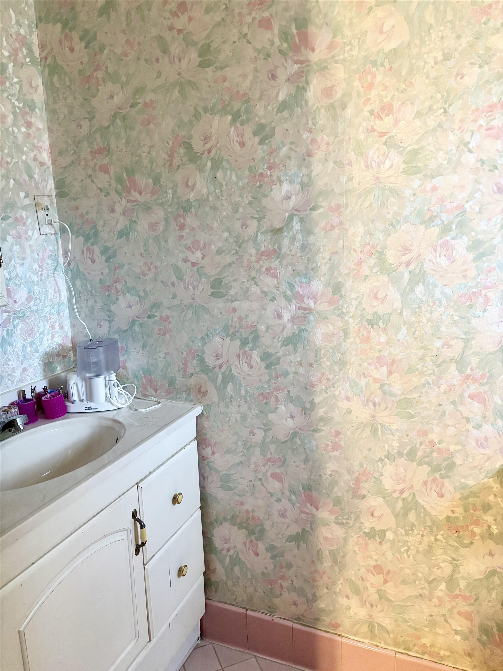 496 Chalmers Road Memphis, TN 38120 - Photo 15 of 20 Bathroom featuring vanity and tile patterned floors