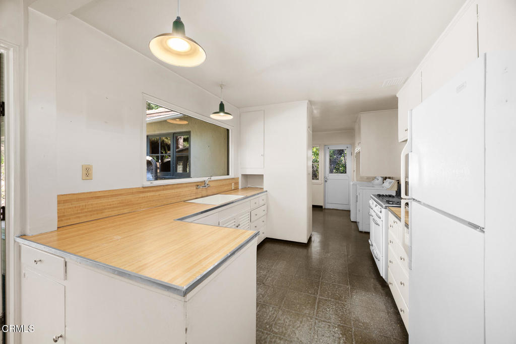 1020 Foothill Street South Pasadena, CA 91030 - Photo 11 of 34 Kitchen