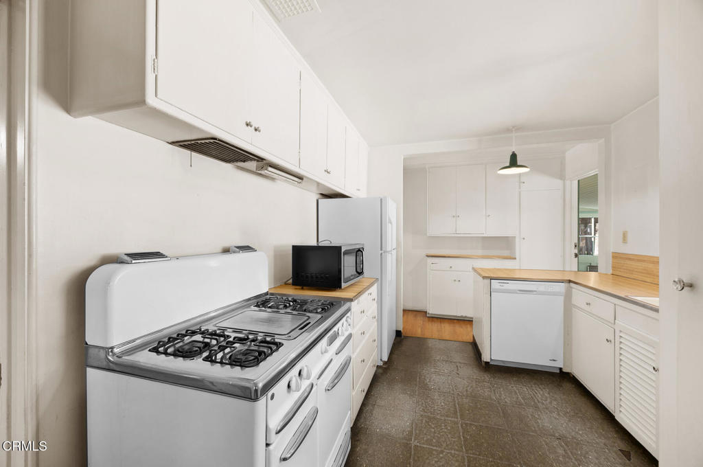 1020 Foothill Street South Pasadena, CA 91030 - Photo 12 of 34 Kitchen