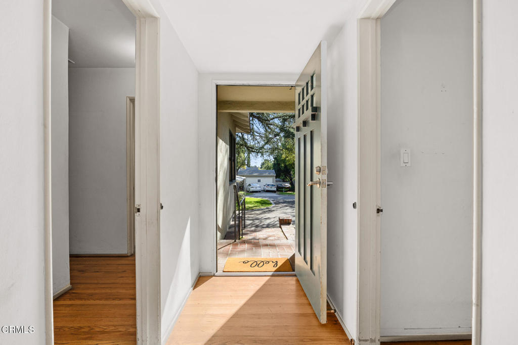 1020 Foothill Street South Pasadena, CA 91030 - Photo 5 of 34 Entry