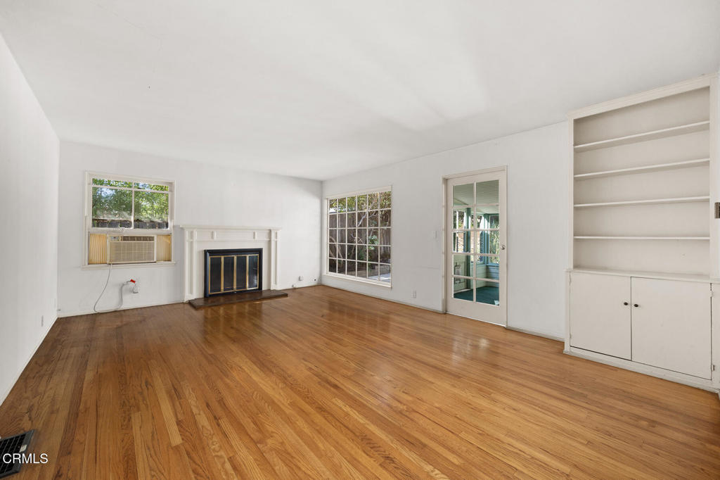 1020 Foothill Street South Pasadena, CA 91030 - Photo 6 of 34 Living Room