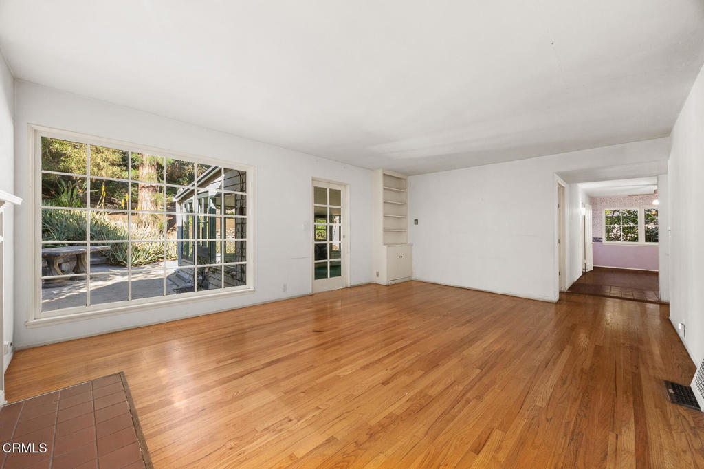 1020 Foothill Street South Pasadena, CA 91030 - Photo 8 of 34 Living Room