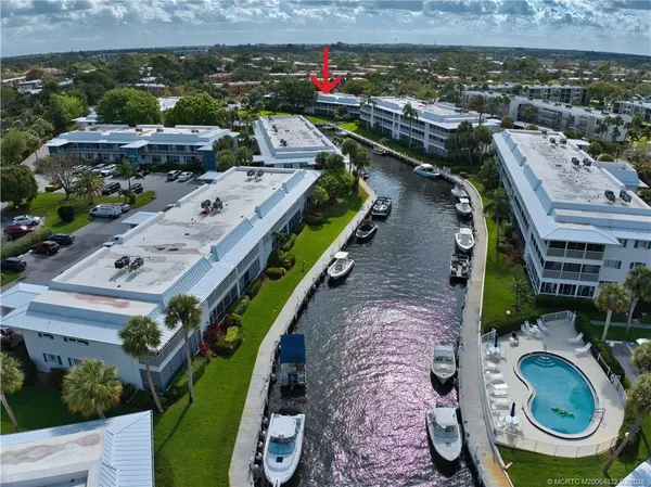 $335,000 | 1862 Southwest Palm City Road, Unit 203, Stuart, FL 34994