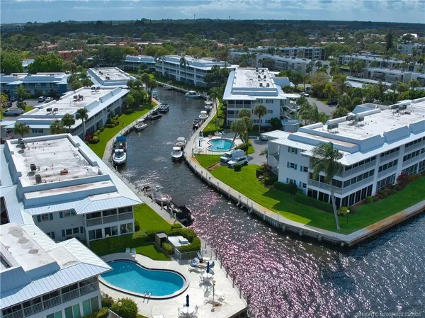 $335,000 | 1862 Southwest Palm City Road, Unit 203, Stuart, FL 34994