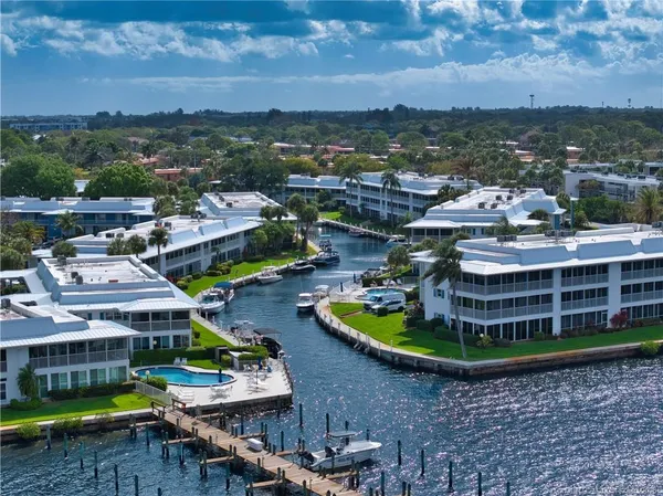 $335,000 | 1862 Southwest Palm City Road, Unit 203, Stuart, FL 34994