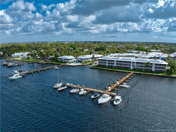 $335,000 | 1862 Southwest Palm City Road, Unit 203, Stuart, FL 34994