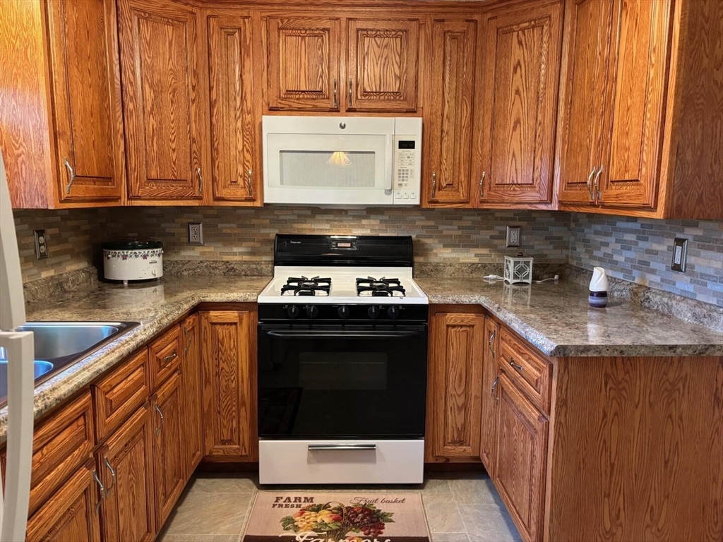 65 Brookside Circle Springfield, MA 01129 - Photo 11 of 25 Gallery Image 11