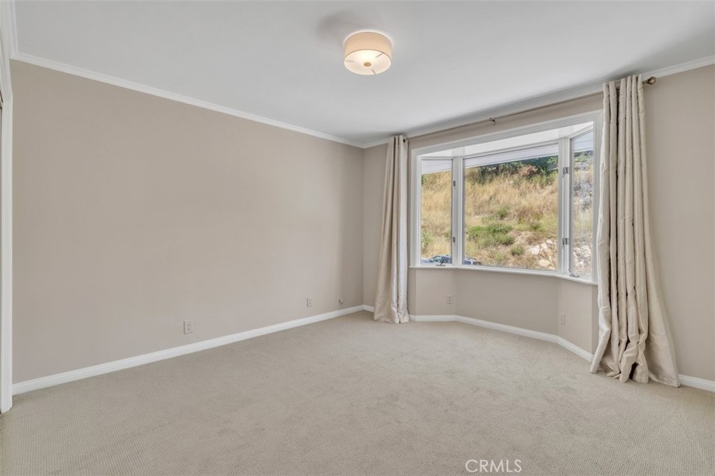 5441 Burning Tree Drive La Canada Flintridge, CA 91011 - Photo 20 of 32 an empty room with a window
