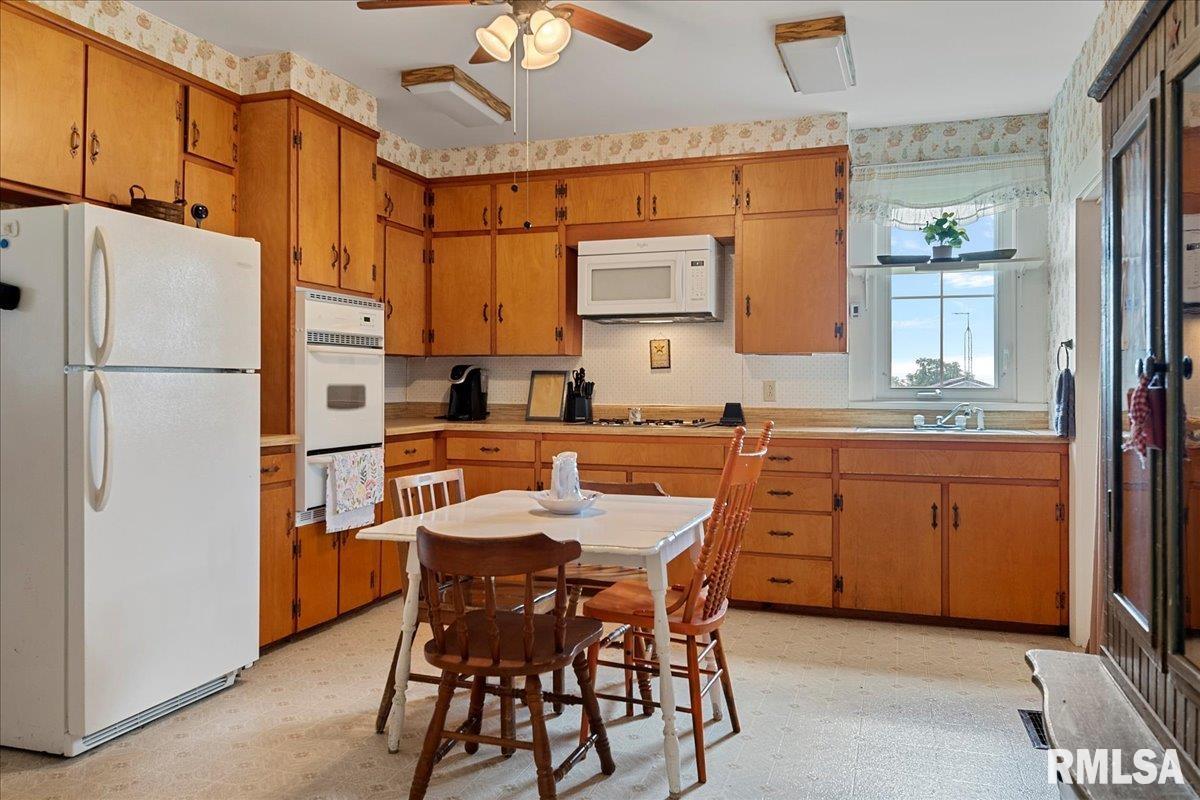 586 Moore Street Milton, IL 62352 - Photo 12 of 50 Gallery Image 12