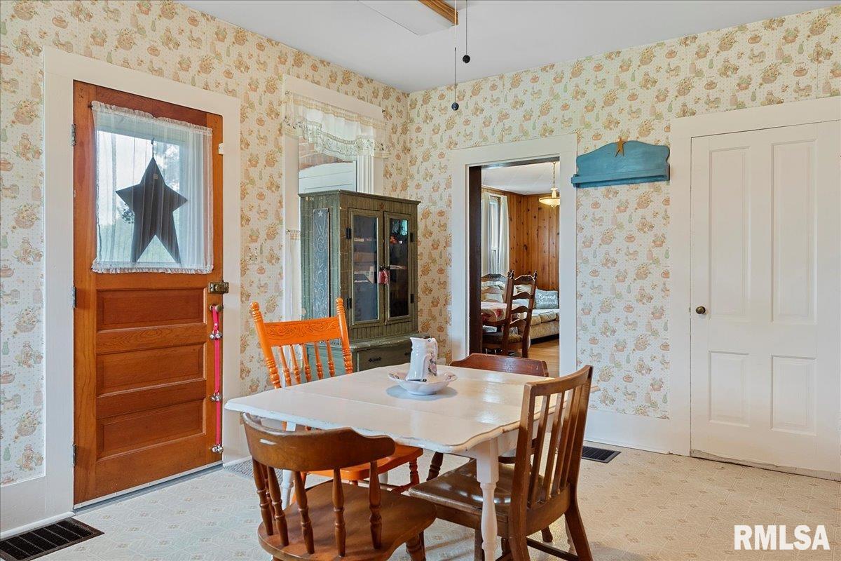 586 Moore Street Milton, IL 62352 - Photo 14 of 50 Gallery Image 14