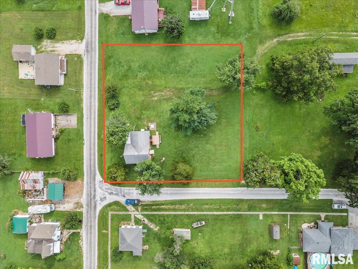 586 Moore Street Milton, IL 62352 - Photo 3 of 50 Gallery Image 3