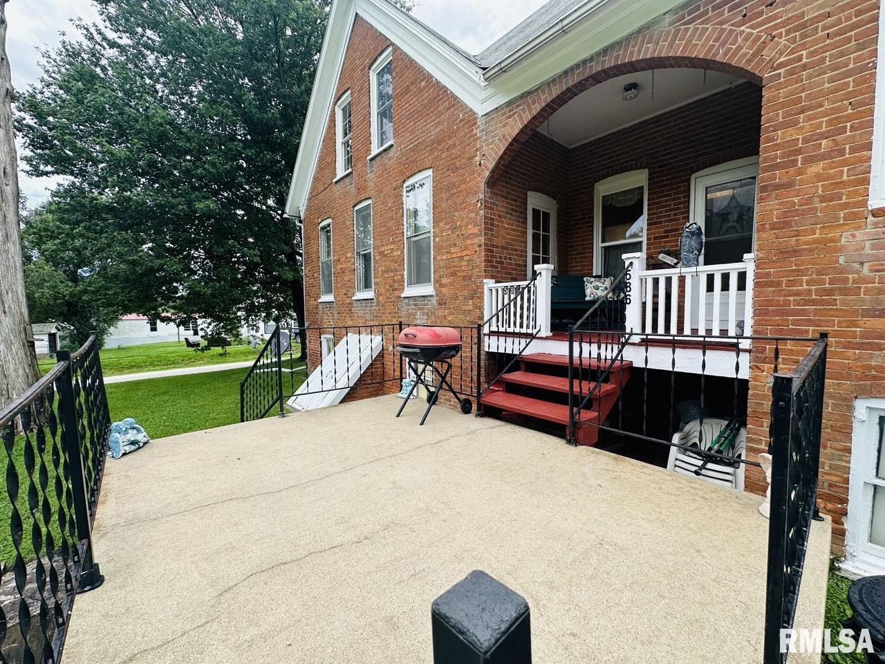 586 Moore Street Milton, IL 62352 - Photo 8 of 50 Gallery Image 8