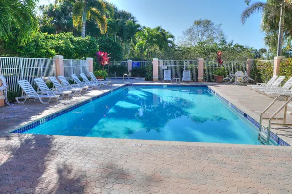 $2,695 | 1200 Town Center Drive, Unit 409, Jupiter, FL 33458