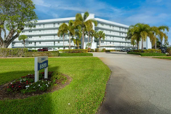 $2,895 | 6500 Northwest 2nd Avenue, Unit 515, Boca Raton, FL 33487