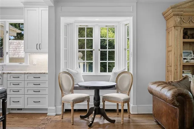 a view of a livingroom with furniture and windows