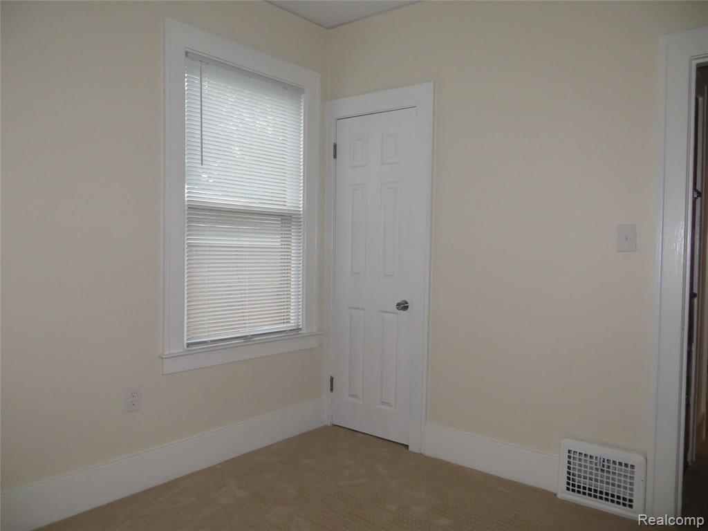 23053 Rausch Avenue Eastpointe, MI 48021 - Photo 15 of 53