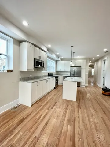 $3,000 | 5506 North Glenwood Avenue, Unit 2, Chicago, IL 60640