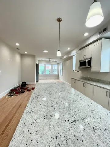 $3,000 | 5506 North Glenwood Avenue, Unit 2, Chicago, IL 60640