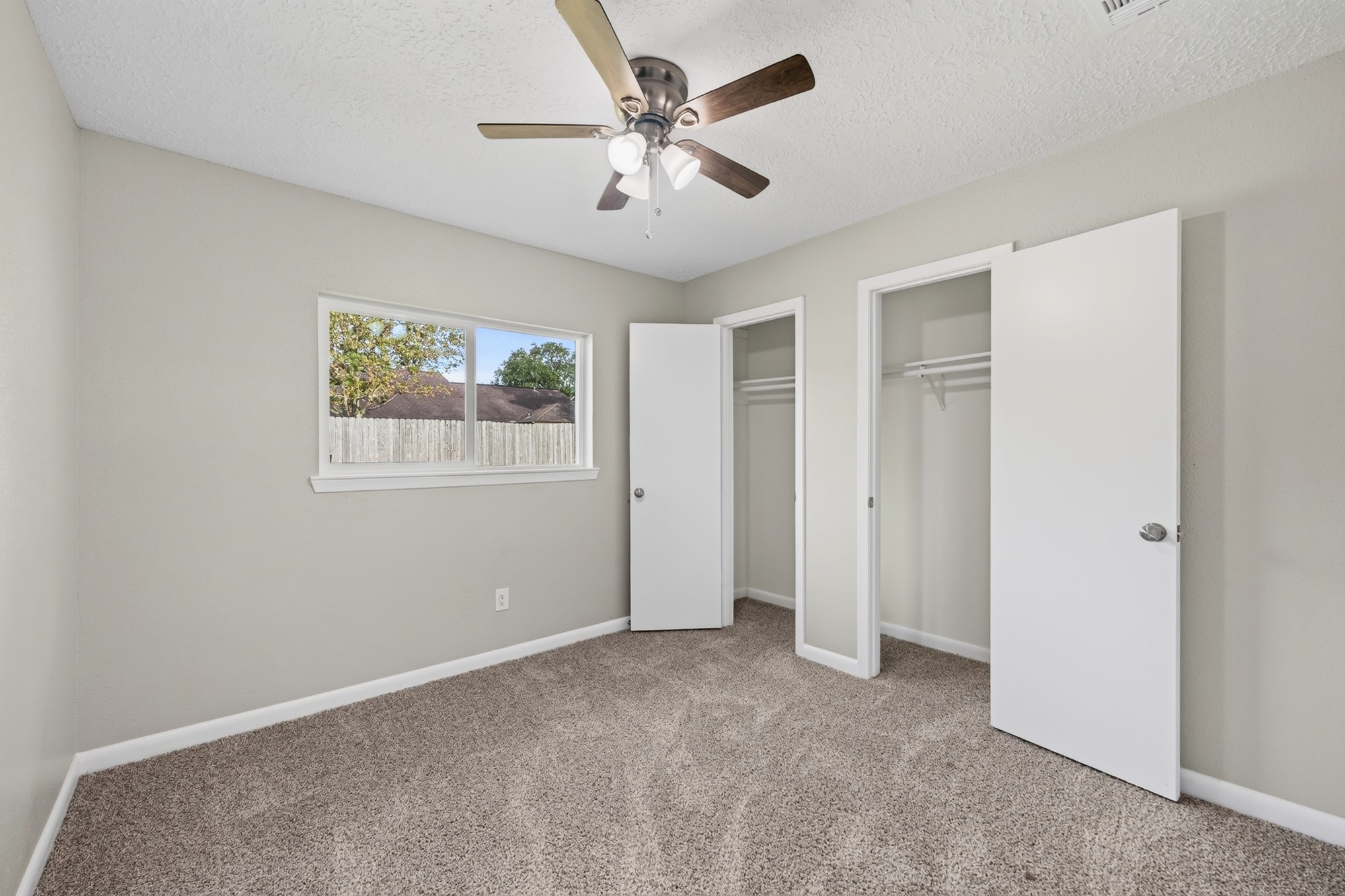 2402 Colonial Ridge Drive Friendswood, TX 77546 - Photo 25 of 38 Gallery Image 25