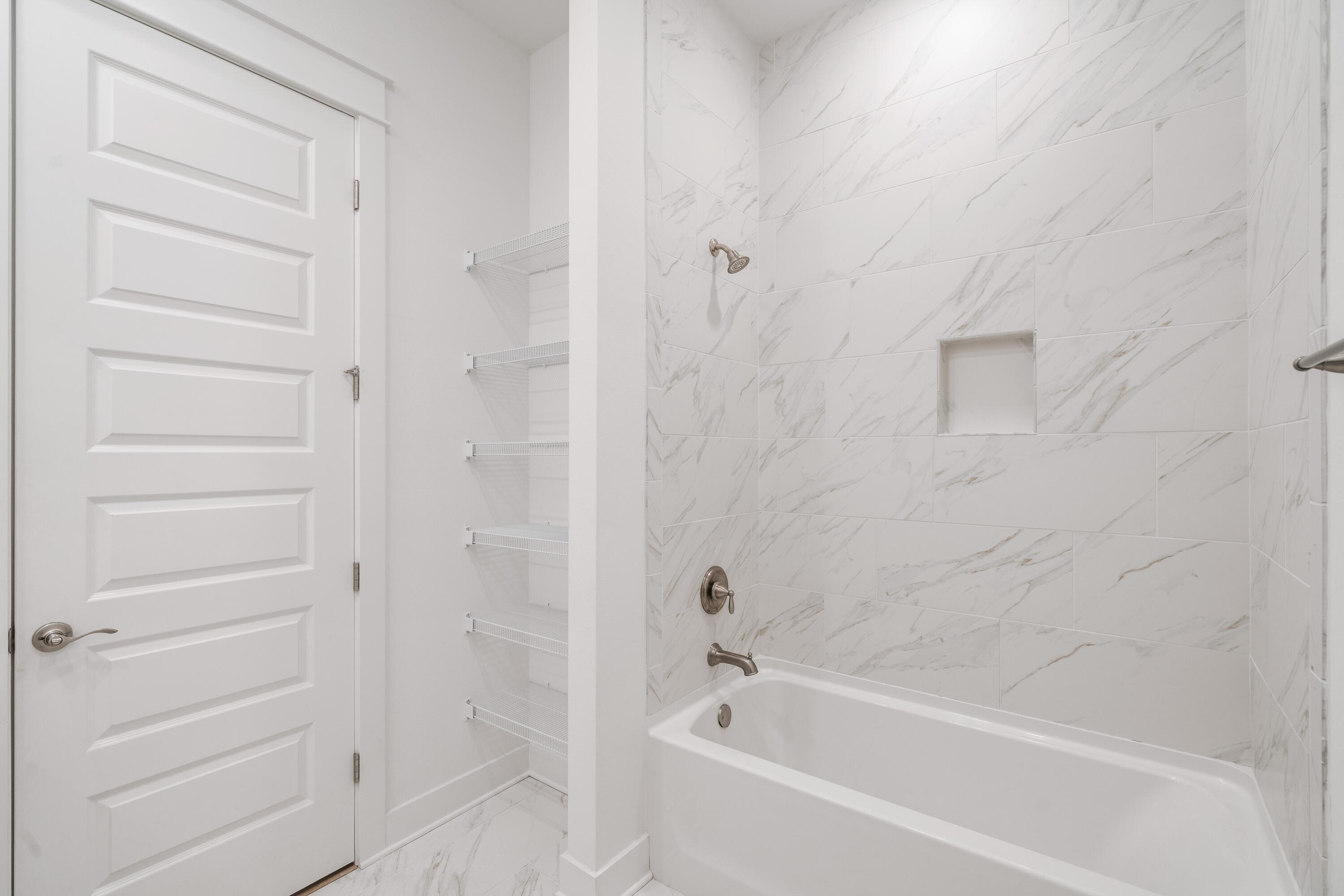 223 Milestone Dr Inlet Beach, Unit A Inlet Beach, FL 32461 - Photo 18 of 43 a bathroom with a bathtub