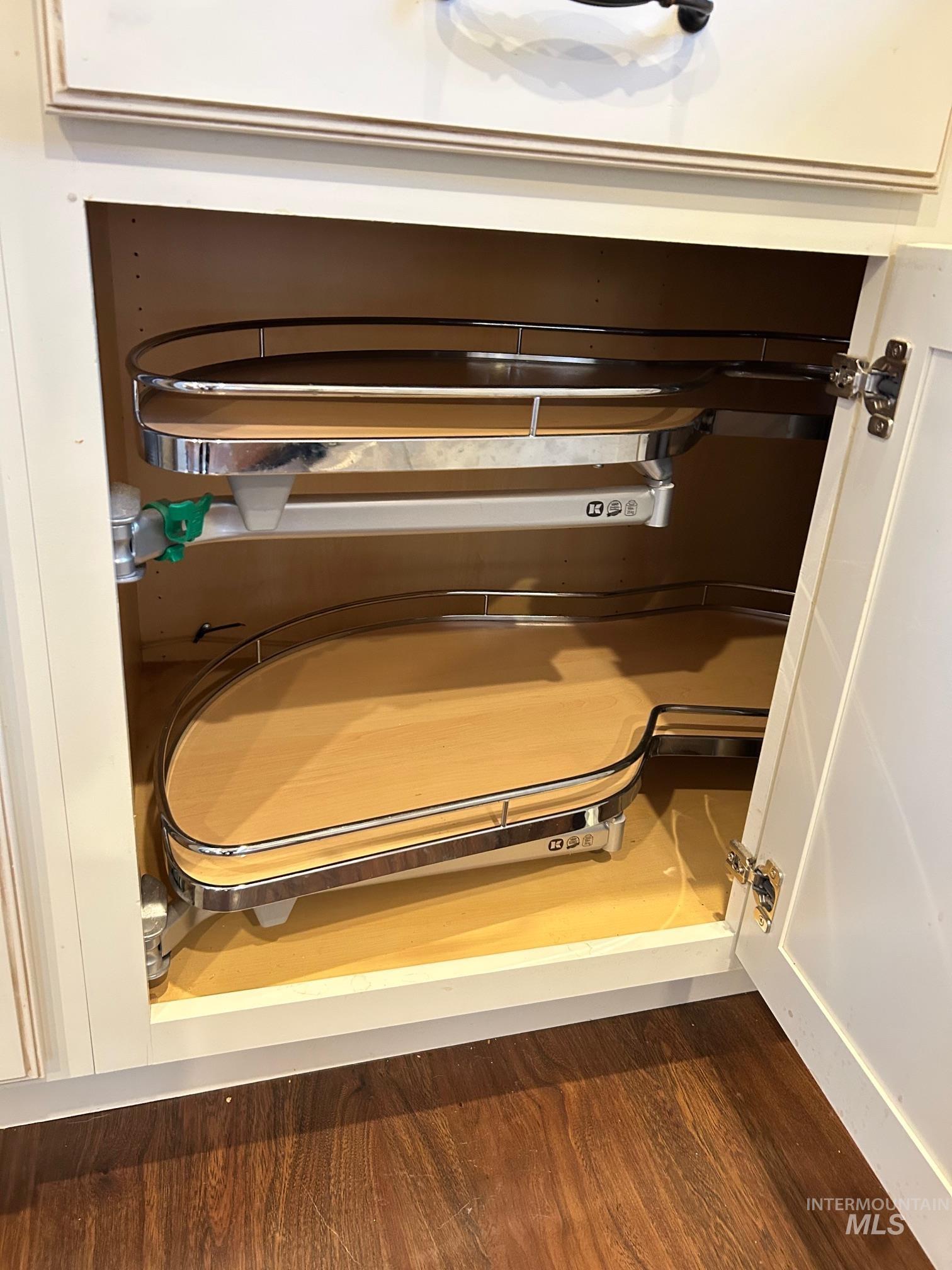 112 17th Avenue Lewiston, ID 83501 - Photo 14 of 40 pull out corner shelving