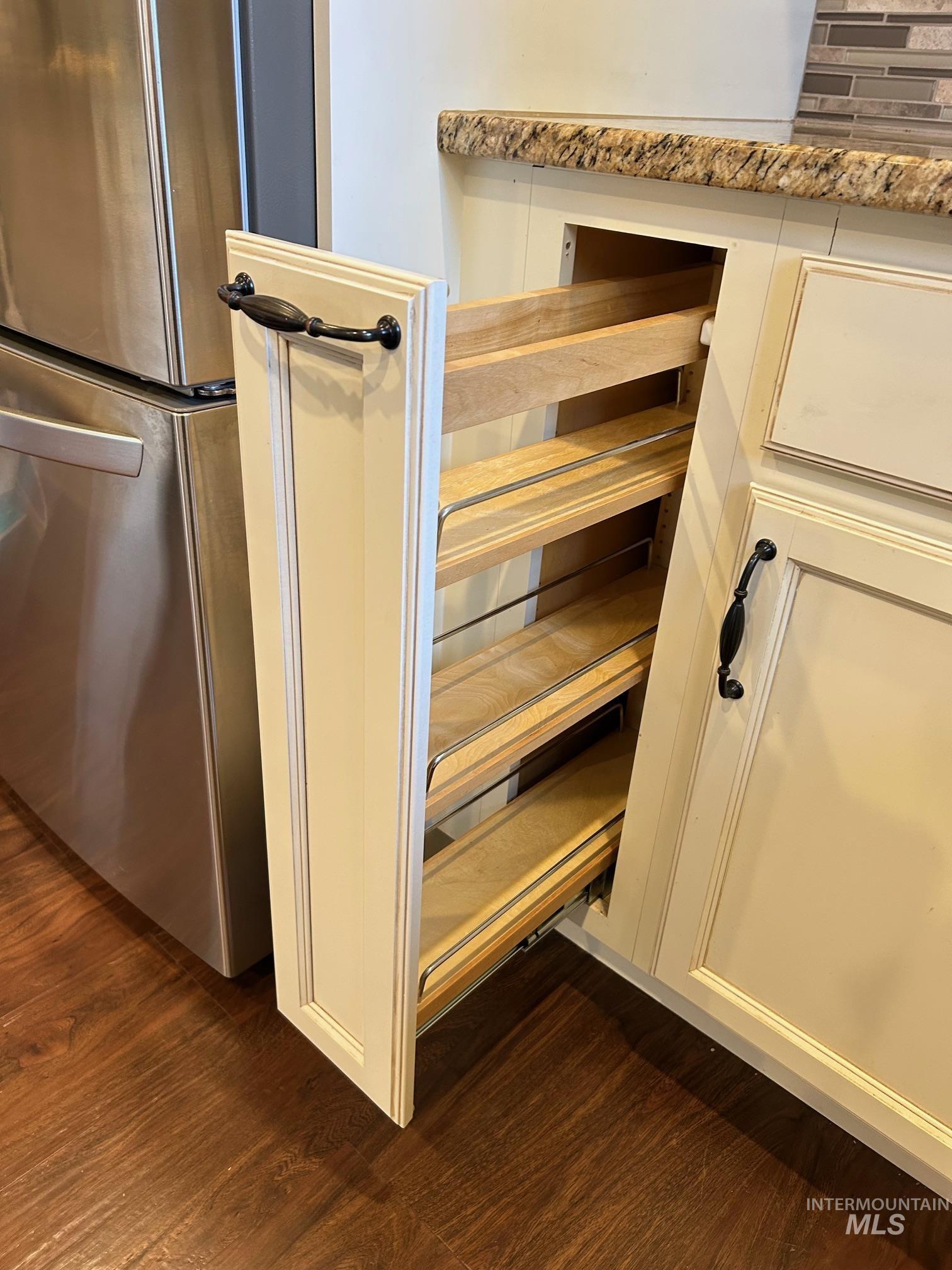 112 17th Avenue Lewiston, ID 83501 - Photo 16 of 40 spice drawer