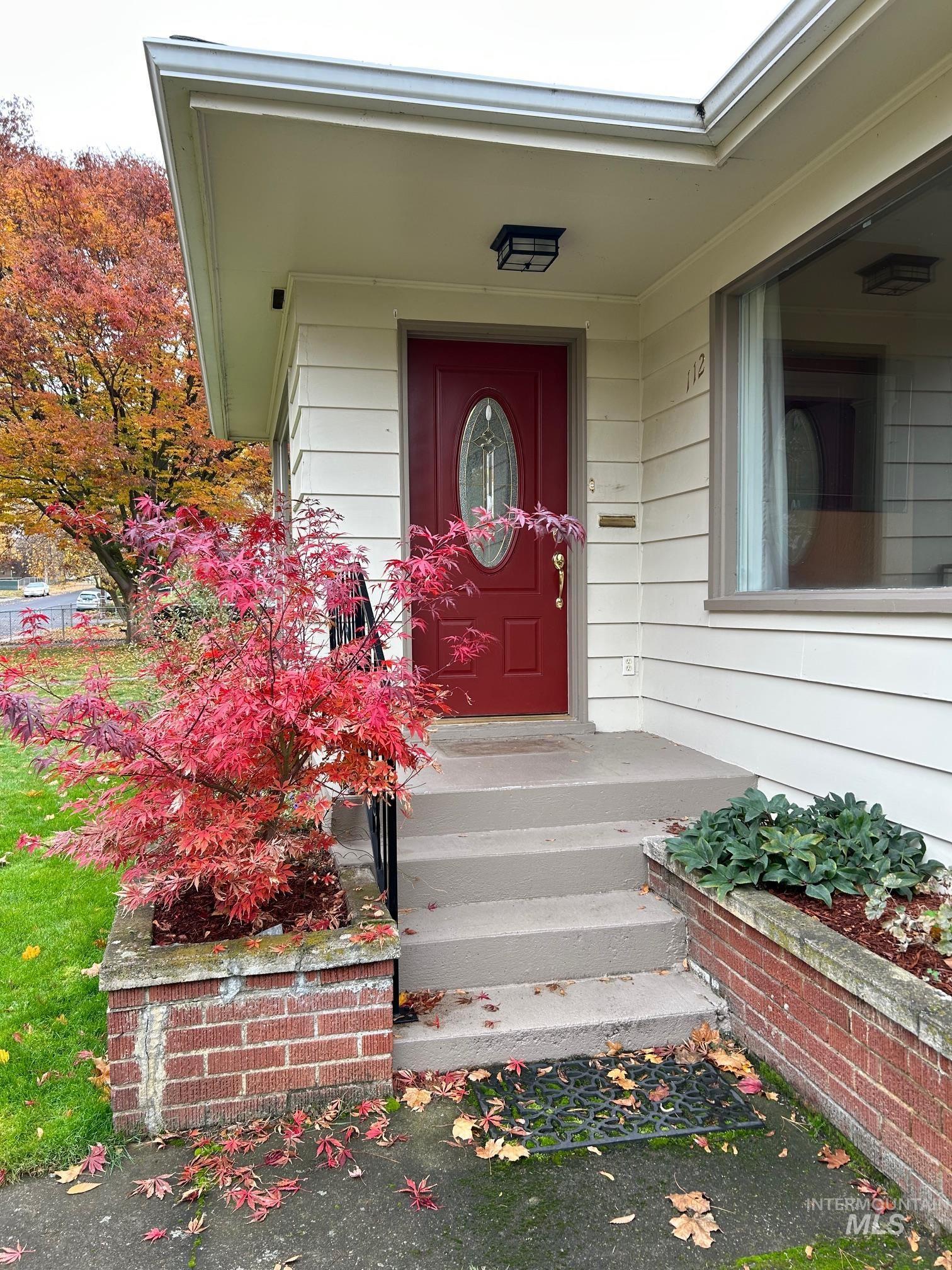 112 17th Avenue Lewiston, ID 83501 - Photo 2 of 40 Property entrance with covered porch