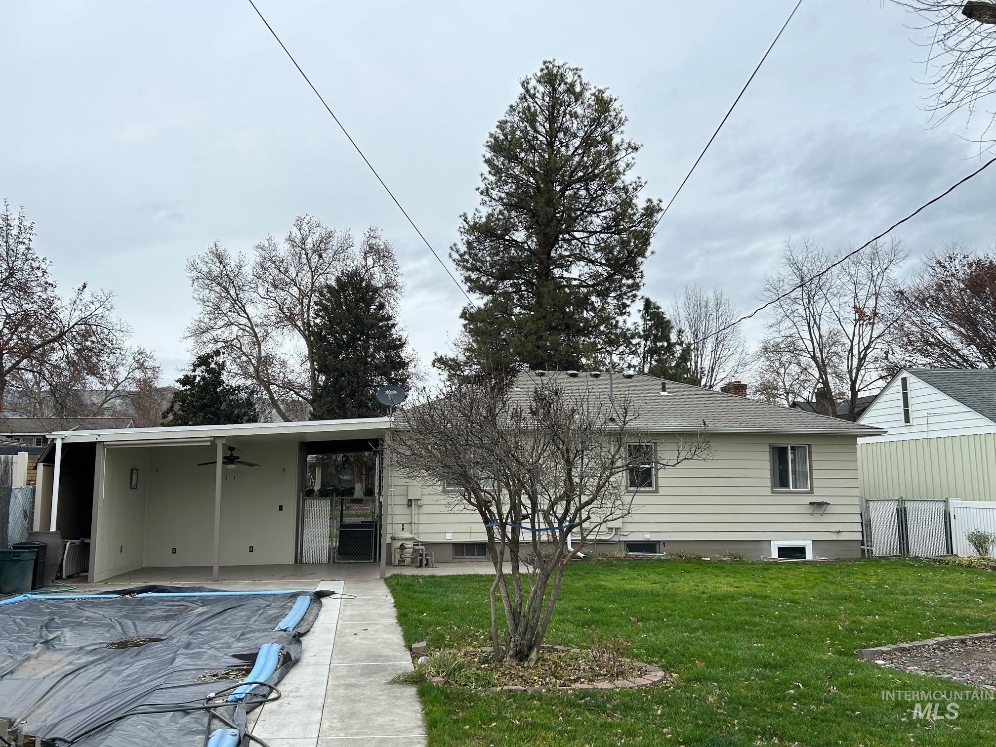 112 17th Avenue Lewiston, ID 83501 - Photo 37 of 40 Rear view of property with a ceiling fan and a patio