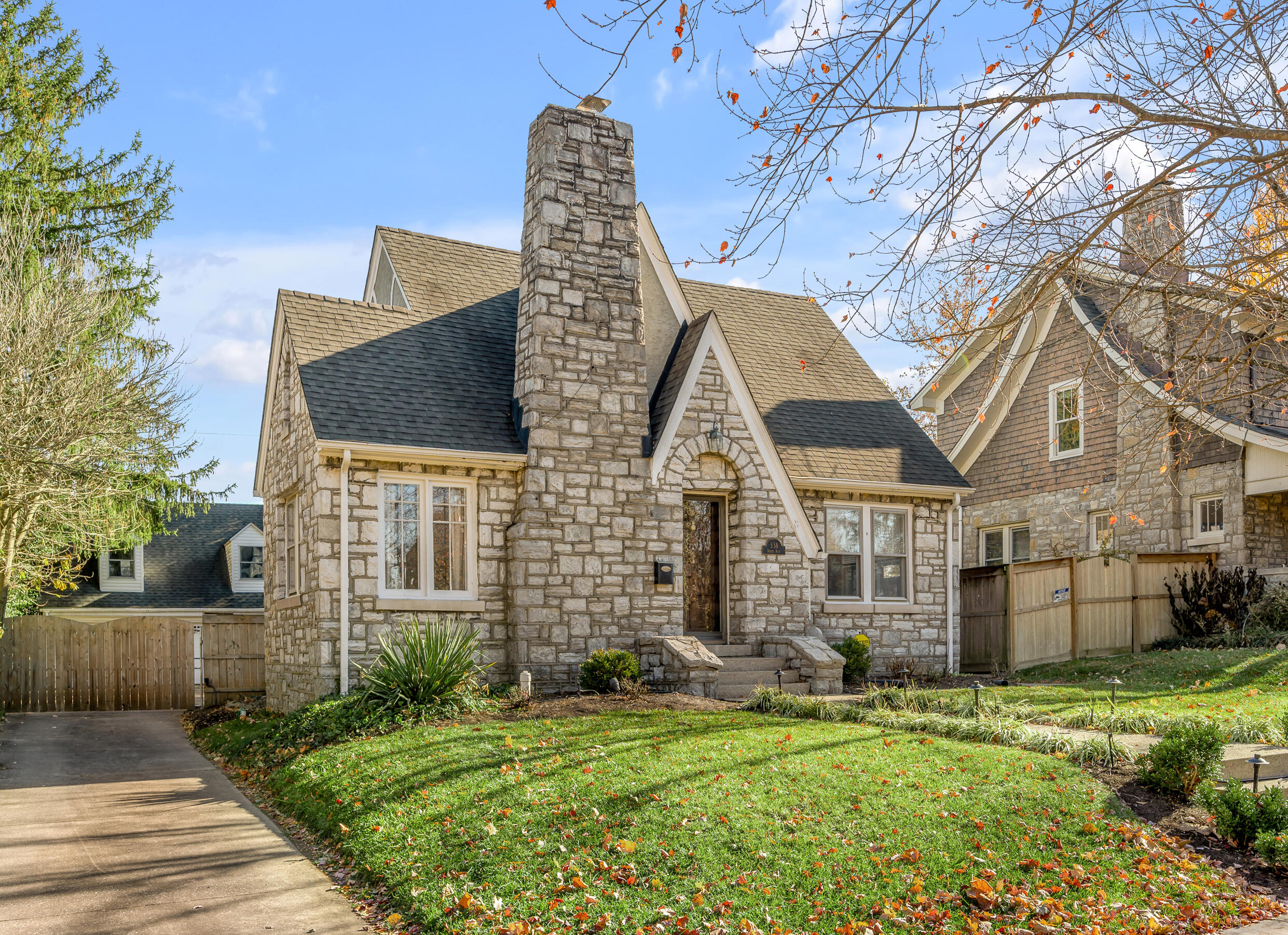 338 Dudley Road Lexington, KY 40502 - Photo 2 of 59 TDB_4862
