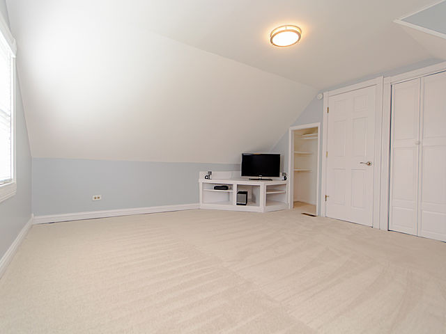 N672 Barry Avenue Wheaton, IL 60187 - Photo 18 of 23