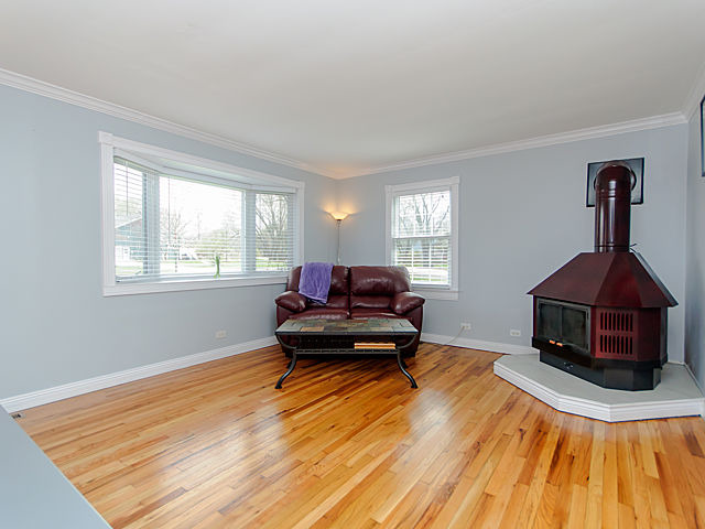 N672 Barry Avenue Wheaton, IL 60187 - Photo 3 of 23