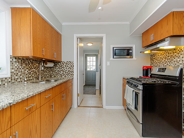 N672 Barry Avenue Wheaton, IL 60187 - Photo 9 of 23