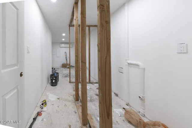 a view of a water fountain in the middle of a yard