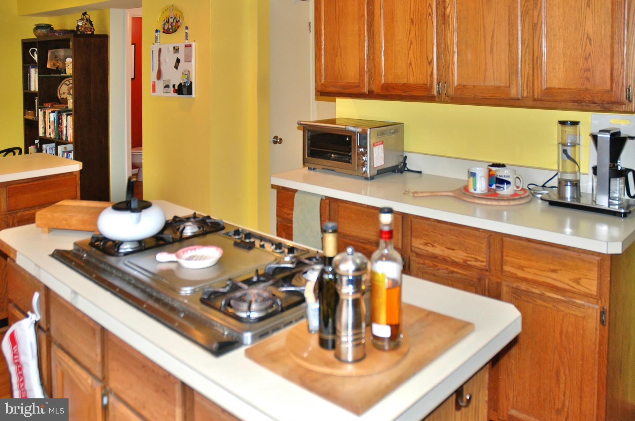 12633 English Orchard Court Silver Spring, MD 20906 - Photo 9 of 30 Cooktop Island