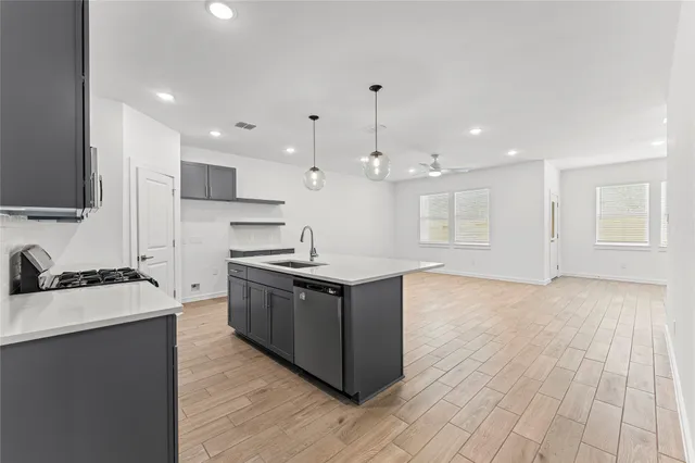 $2,400 | 4719 Bay Vista Drive, Baytown, TX 77523