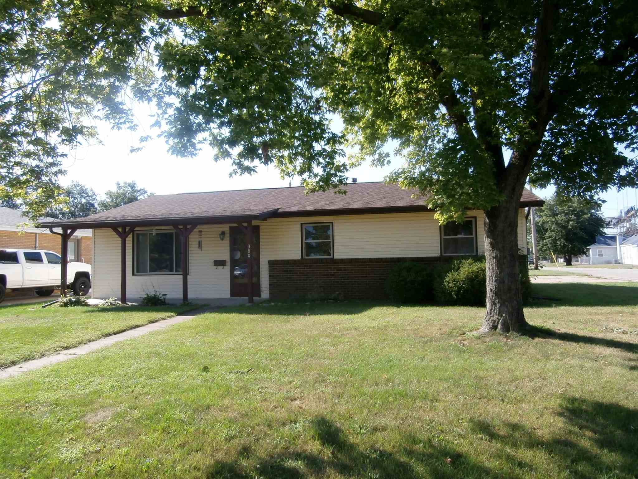 300 Sheridan Road Pekin, IL 61554 - Photo 1 of 16 Gallery Image 1