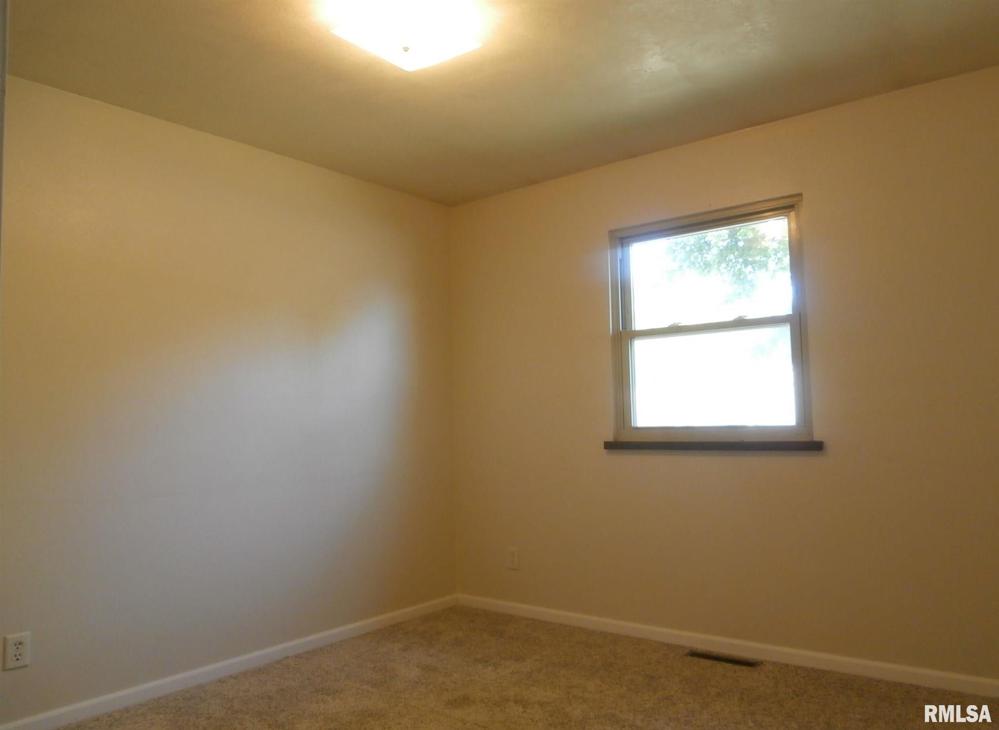 300 Sheridan Road Pekin, IL 61554 - Photo 11 of 16 Gallery Image 11