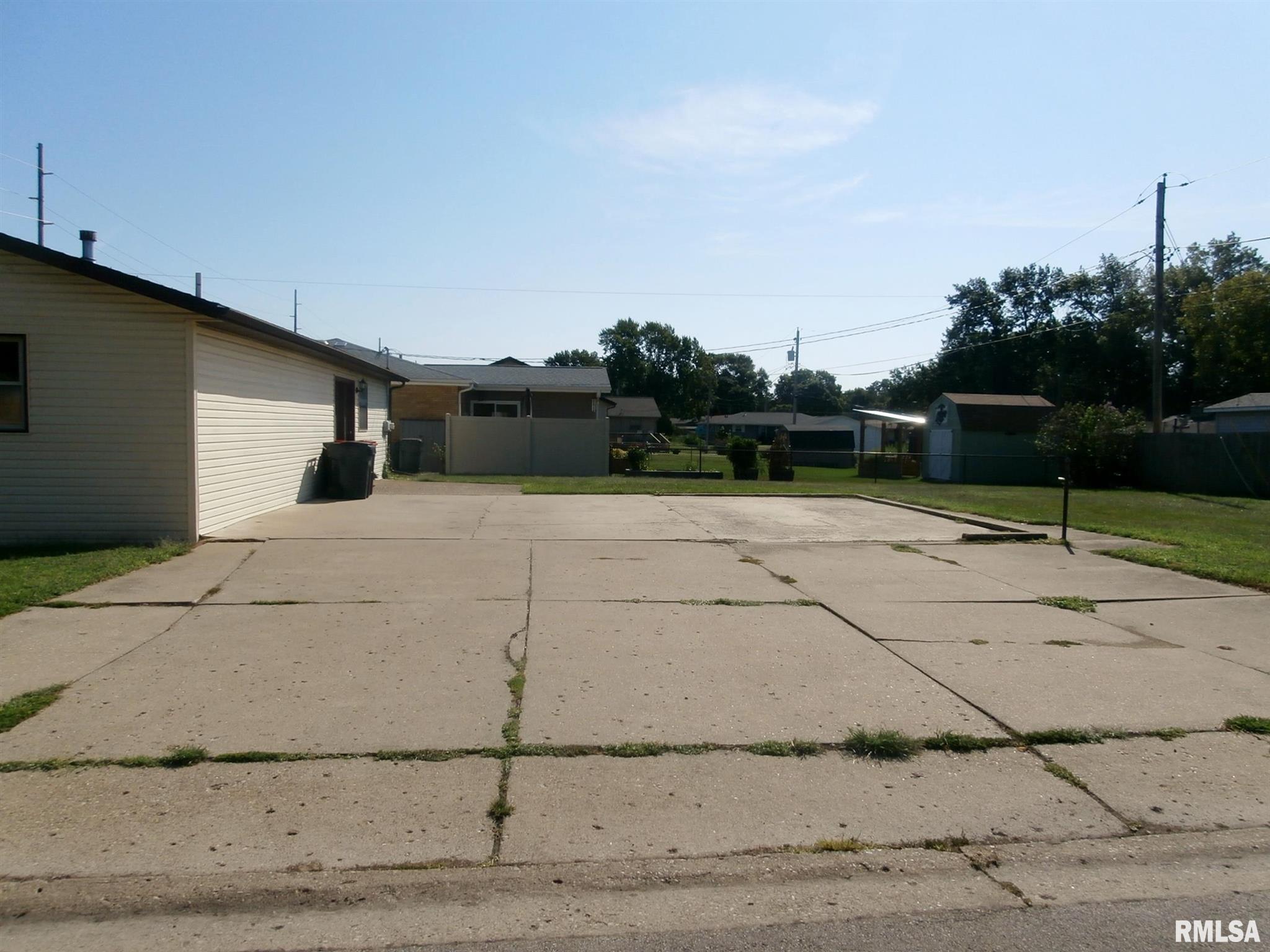300 Sheridan Road Pekin, IL 61554 - Photo 16 of 16 Gallery Image 16