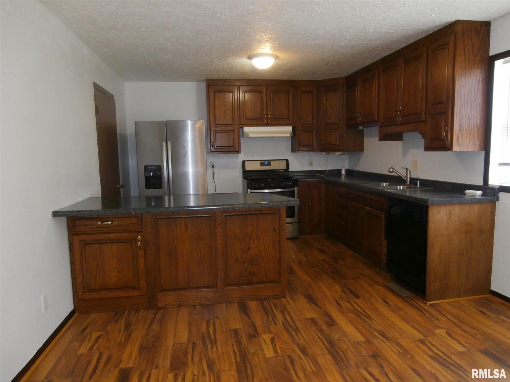 300 Sheridan Road Pekin, IL 61554 - Photo 3 of 16 Gallery Image 3
