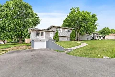 $339,900 | 140 Skyline Drive, Carpentersville, IL 60110