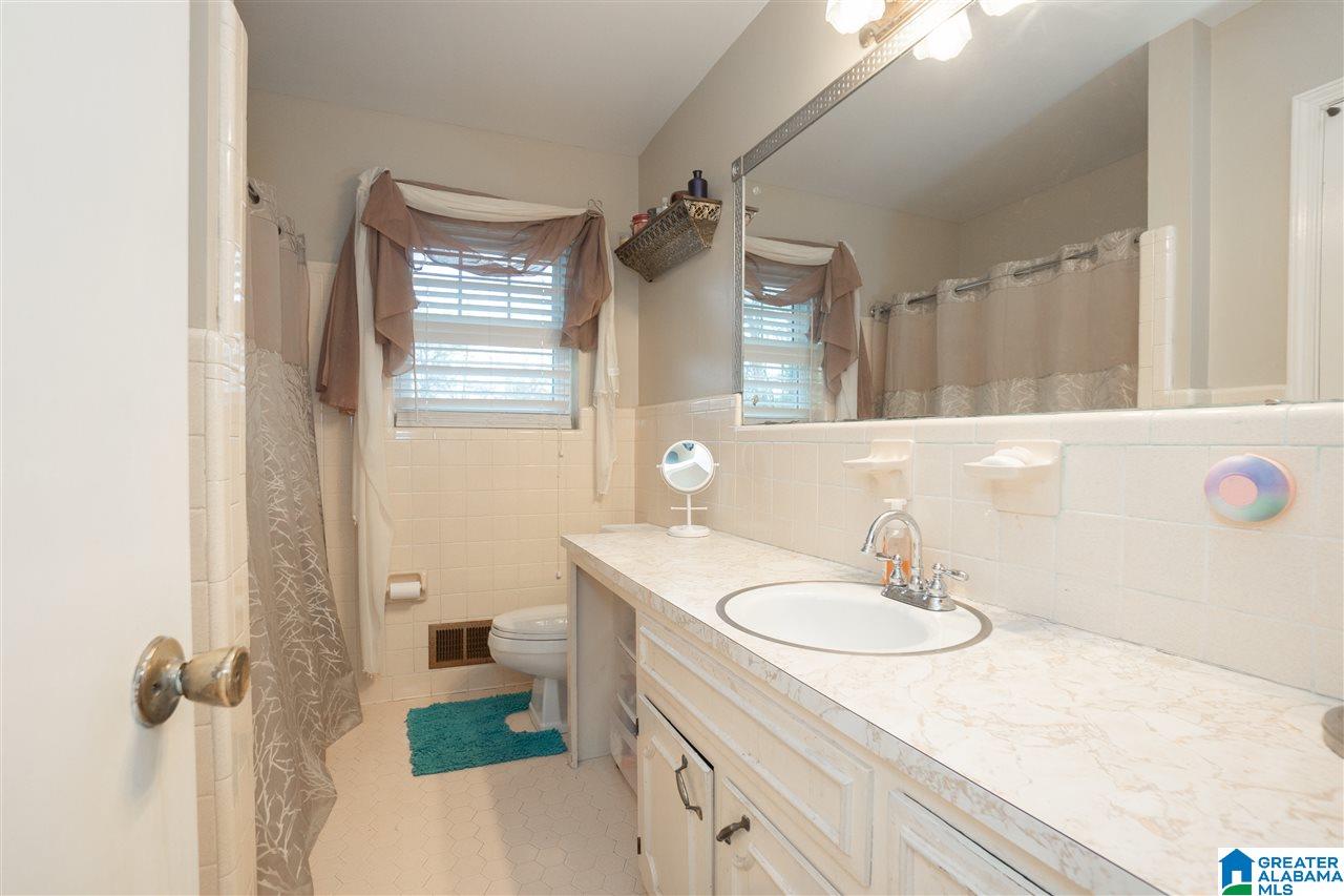 988 Ridgewood Circle Birmingham, AL 35235 - Photo 17 of 35