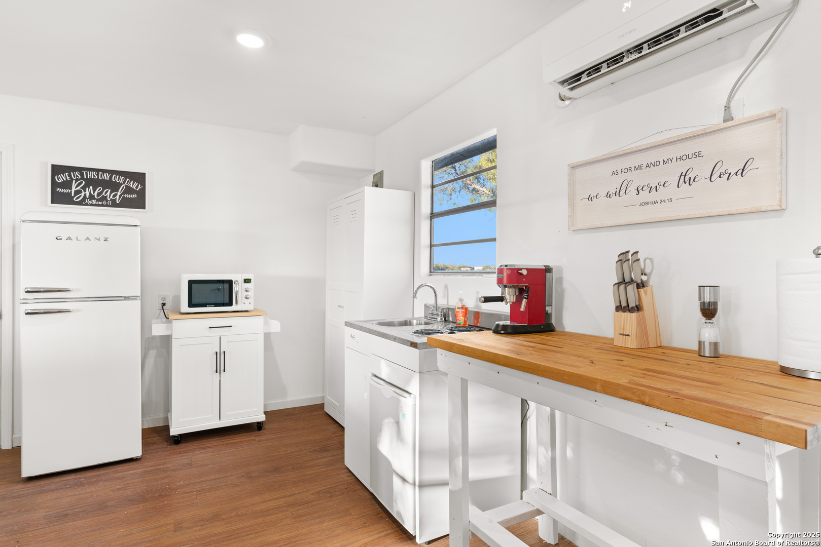101 Campbell Road 3 Road Sandia, TX 78383 - Photo 7 of 105 a bedroom with a bed and a flat screen tv