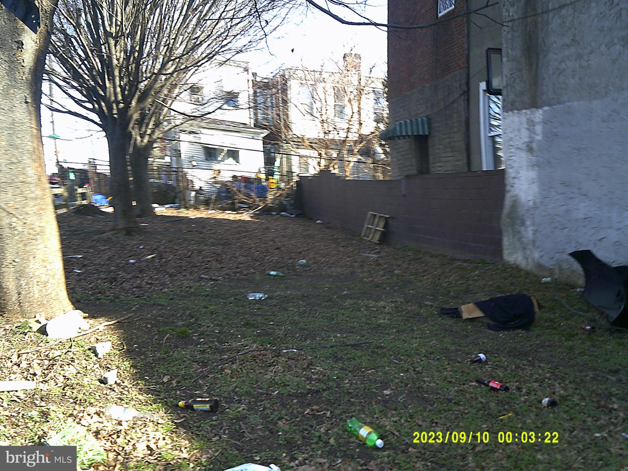 3757 North 7th Street Philadelphia, PA 19140 - Photo 2 of 4 a backyard of a house with lots of green space
